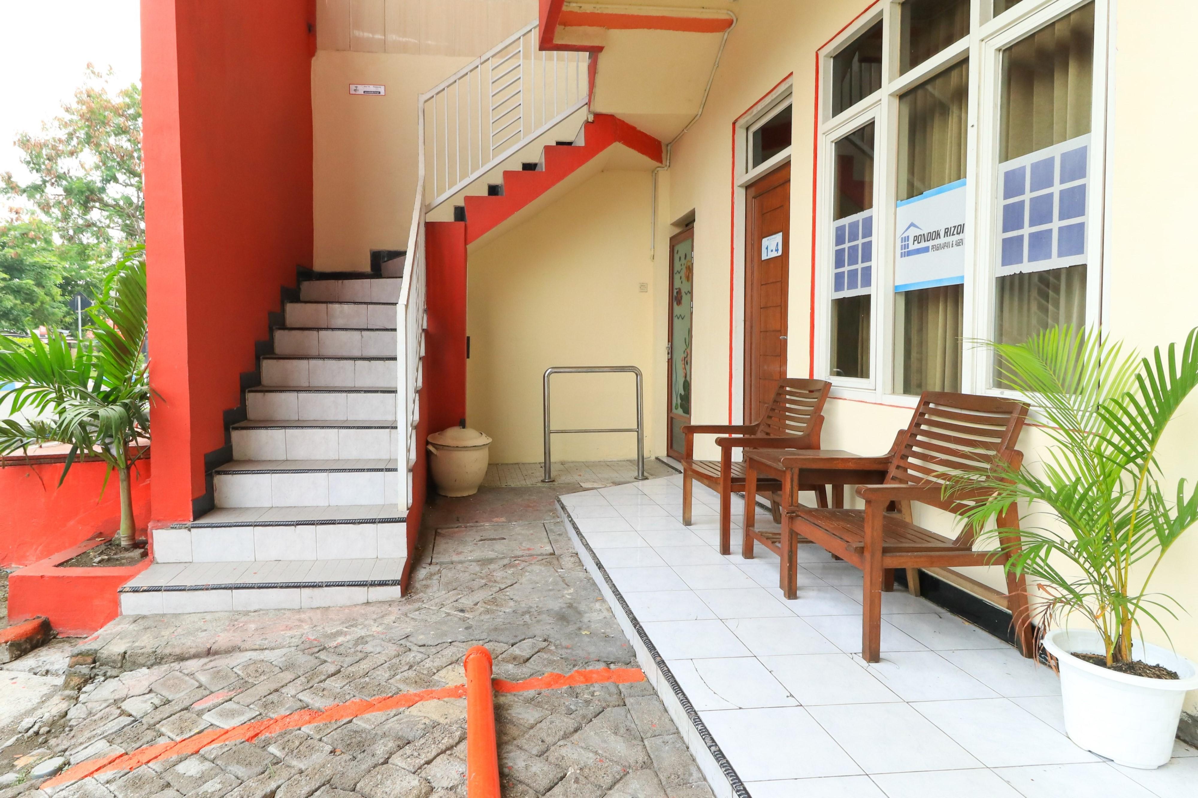 Penginapan Pondok Rizqi Syariah Brebek Εξωτερικό φωτογραφία
